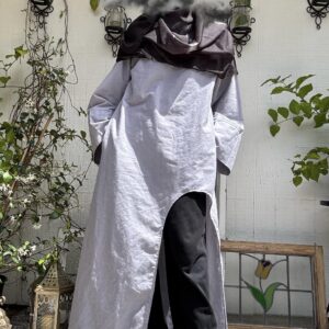 architect abaya, grey, oversized cuffs, arched "window" opening on front right side